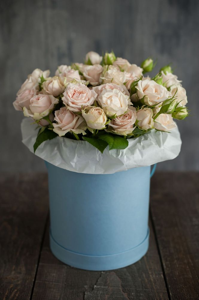 корпоративная коробка с розами для офиса в Нальчике