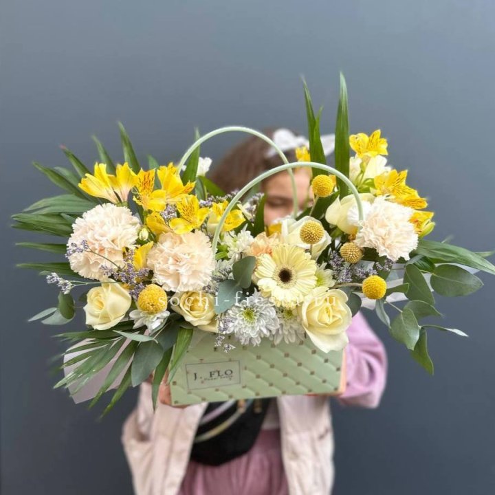 Сумочка с розами "Эпиа" в Нальчике