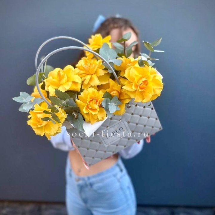 Сумочка с розами "Эдель" в Нальчике