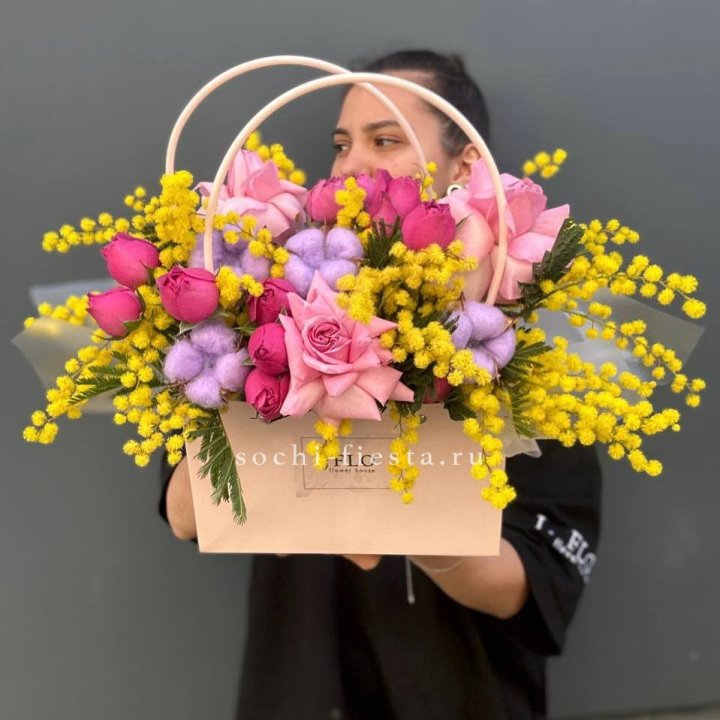 Сумочка мимозы и роз "Примавера" в Нальчике