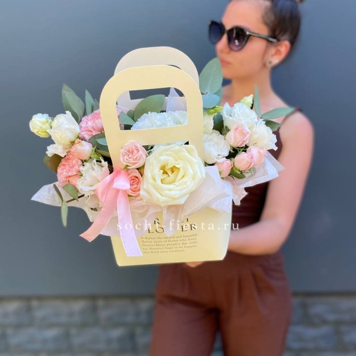 Цветочная сумочка "Рафаэль" в Нальчике