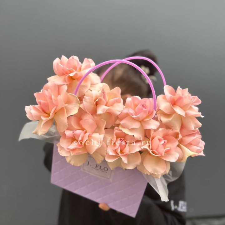 Сумочка с розами "Кети" в Нальчике