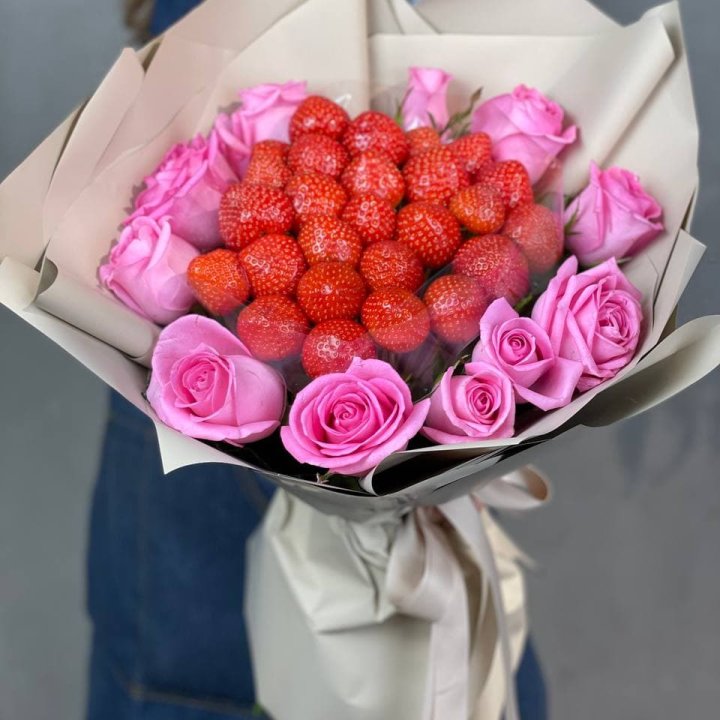 Клубника и розы в Нальчике