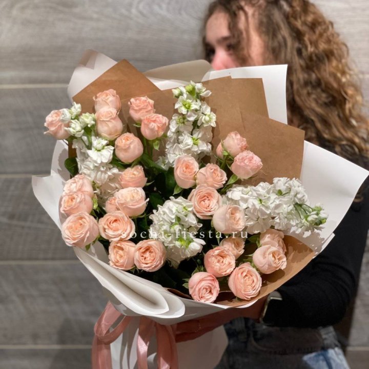 Букет бомбасти и маттиола в Нальчике