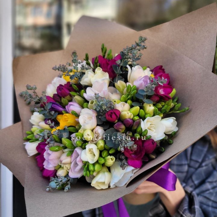 Букет фрезий "Радуга" в Нальчике