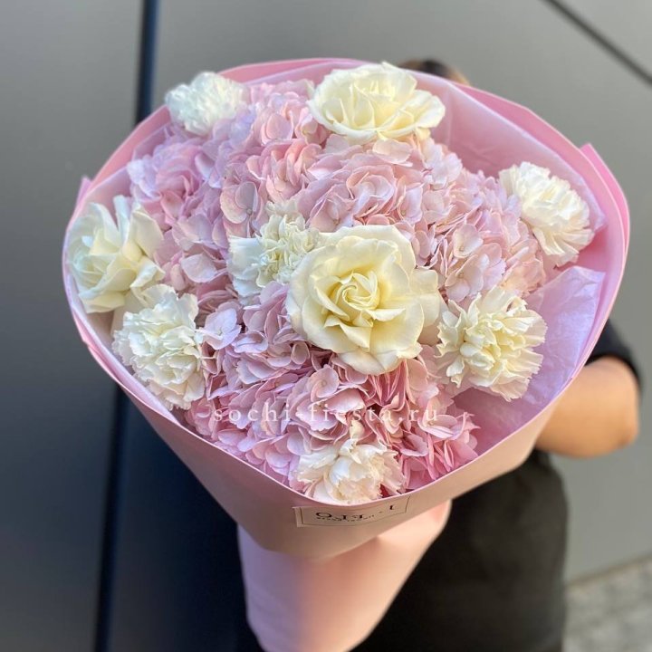  Букет гортензий и роз  в Нальчике