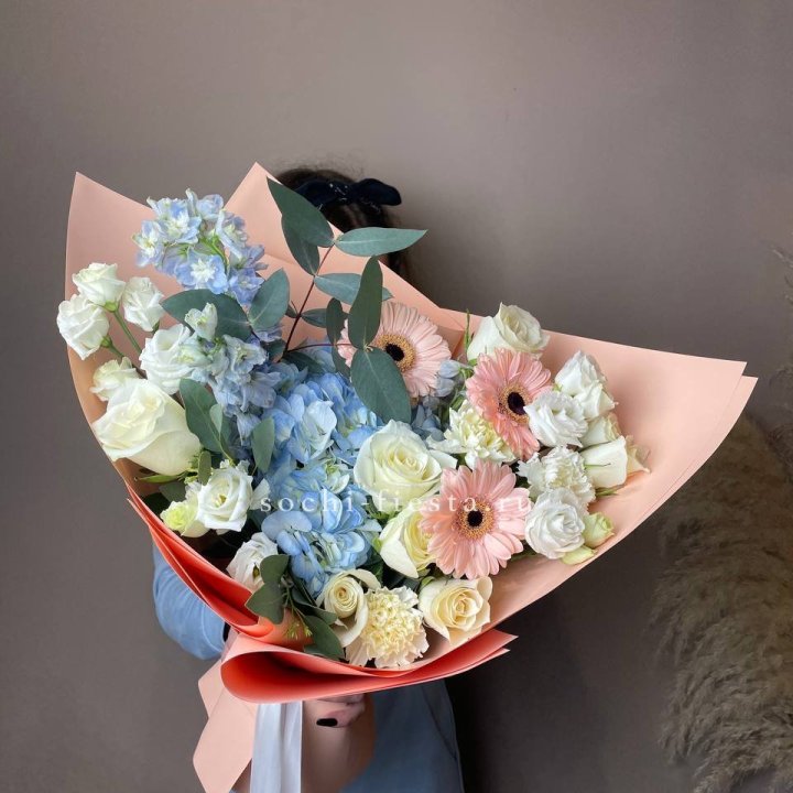  Букет гортензии и роз "Валенсия" в Нальчике