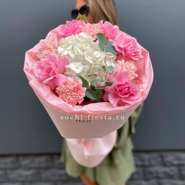  Букет роз и гортензии "Навола" в Нальчике
