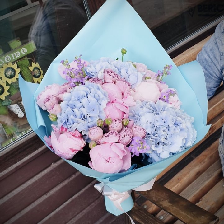 Букет с гортензиями "Блубери" в Нальчике