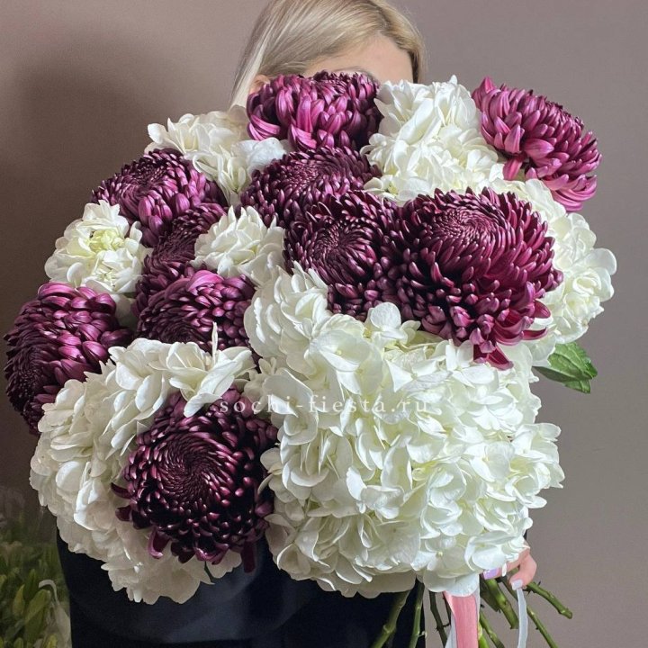 Охапка Бигуди и гортензий в Нальчике