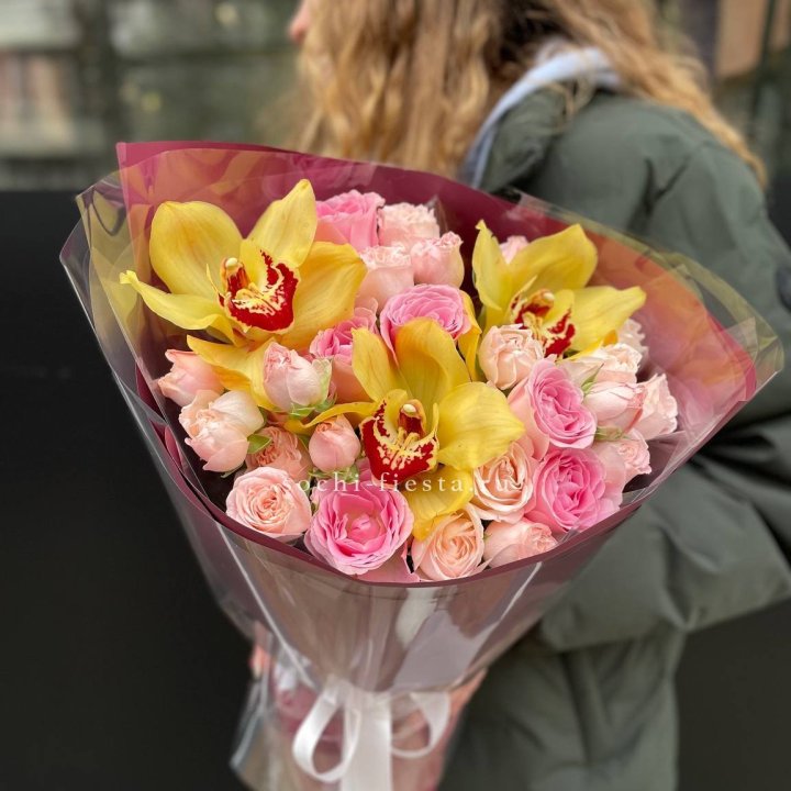  Букет орхидей и роз Есенья в Нальчике