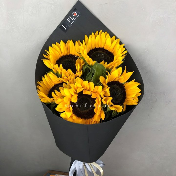 Букет из 5  подсолнухов в Нальчике