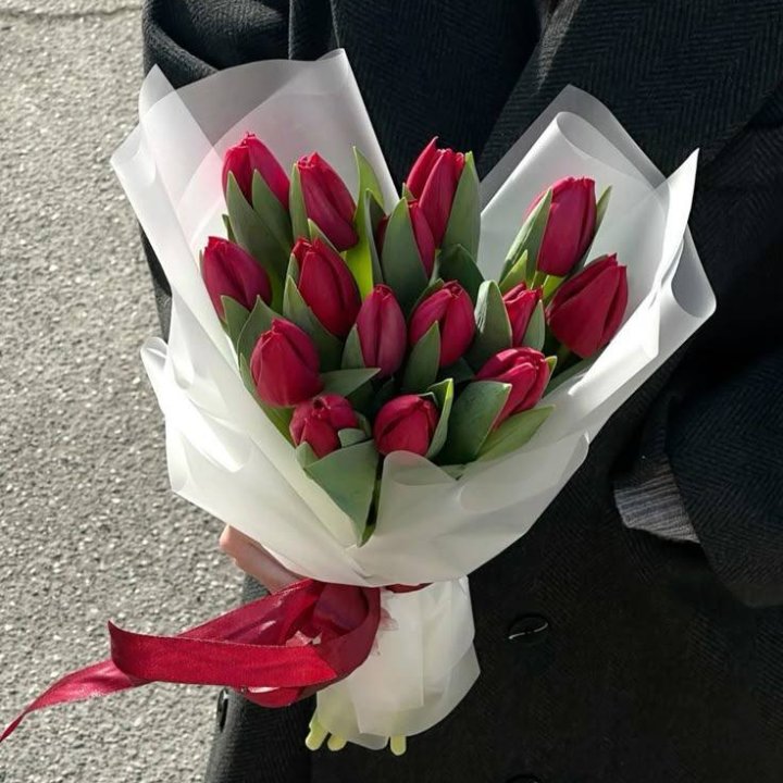 15 красных тюльпанов в Нальчике