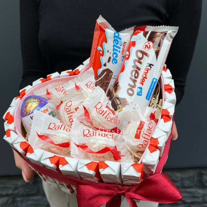 Подарочный набор сердце с Киндерами и Рафаэлло в Нальчике