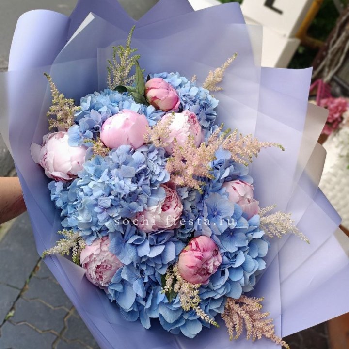 Дизайнерский букет с гортензией №3 в Нальчике