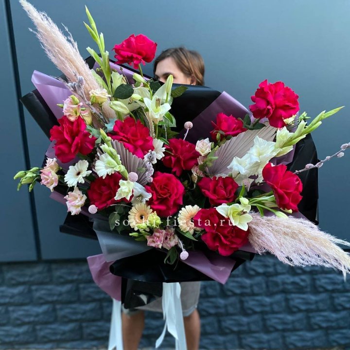 Дизайнерский букет Ред в Нальчике