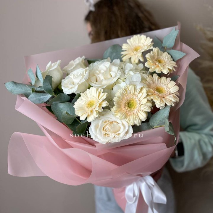 Букет роз, гортензии, гербер  в Нальчике