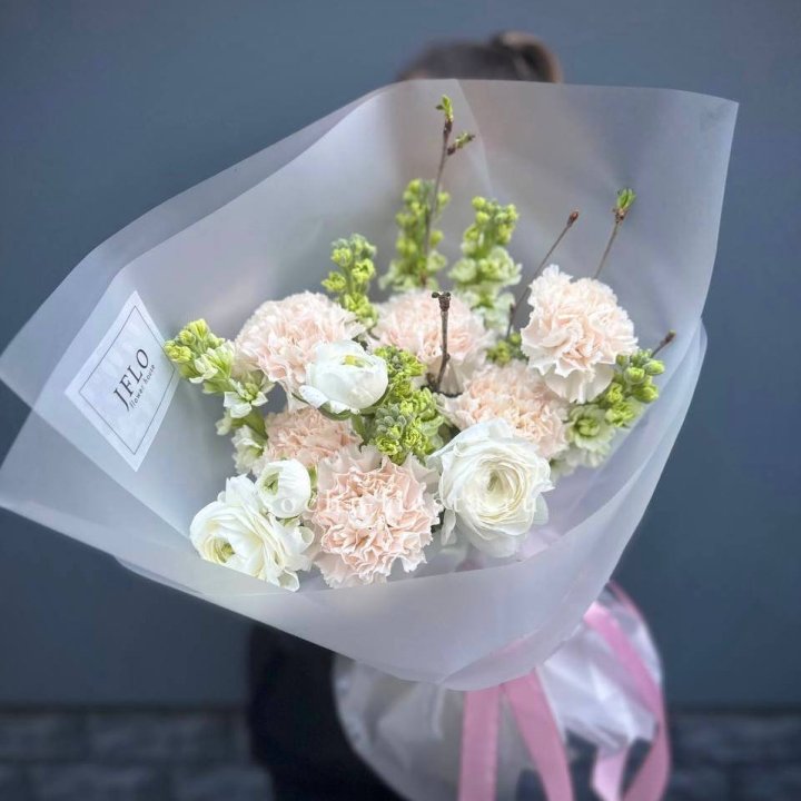 Букет маттиолы и ранункулюсов  в Нальчике