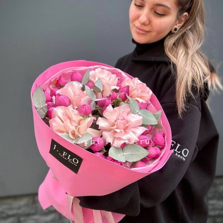 Букет французских и пионовидных роз "Ламиносо" в Нальчике