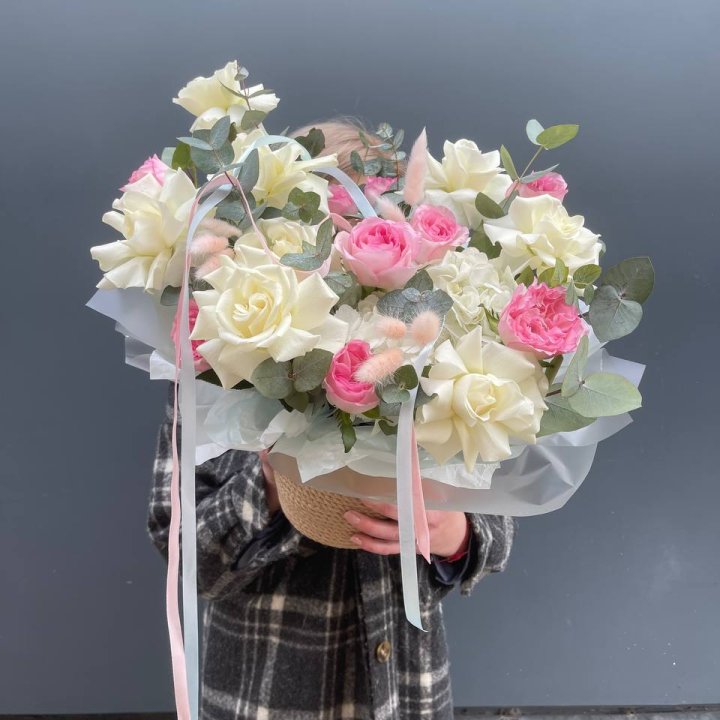 Кашпо с розами в Нальчике