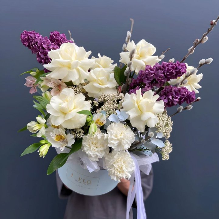 Цветочный бокс Французских роз и Сирени в Нальчике