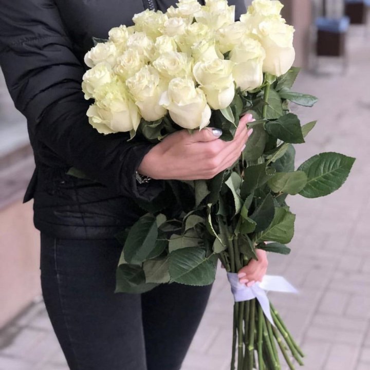Голландские розы белые в Нальчике
