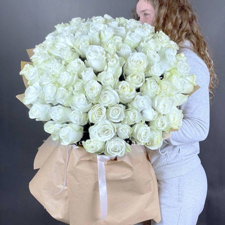 101 белая высокая импортная роза в Нальчике