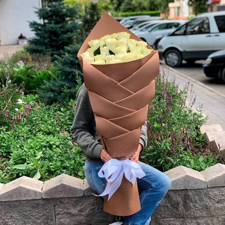 Голландские розы белые "Рыбка" в Нальчике