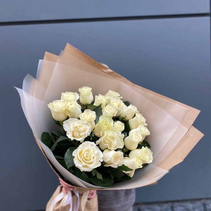  Букет  высоких белых роз   в Нальчике