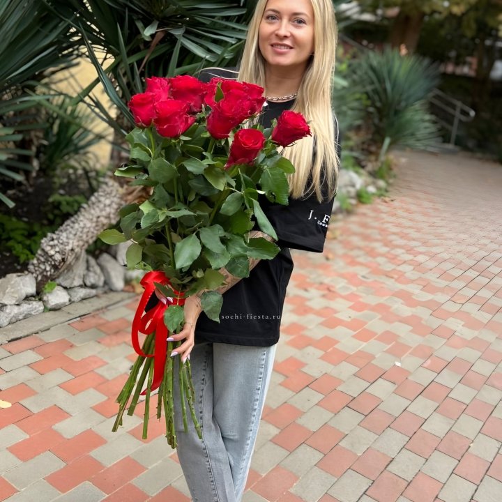 15 высоких красных роз в Нальчике