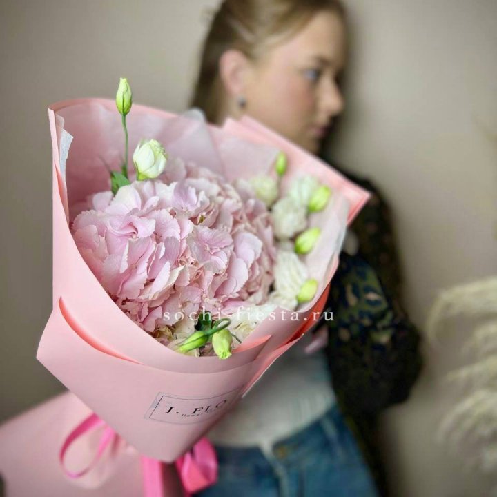 Букет с гортензией №2 в Нальчике