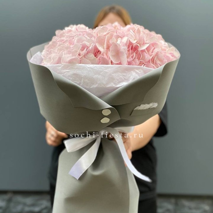  Букет  пиджачок из 5 гортензий в Нальчике