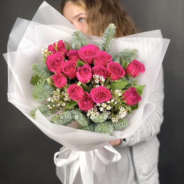 Новогодний букет Елки и Розы в Нальчике