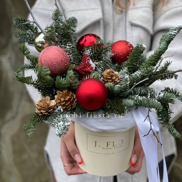 Новогодняя композиция в коробке ред в Нальчике