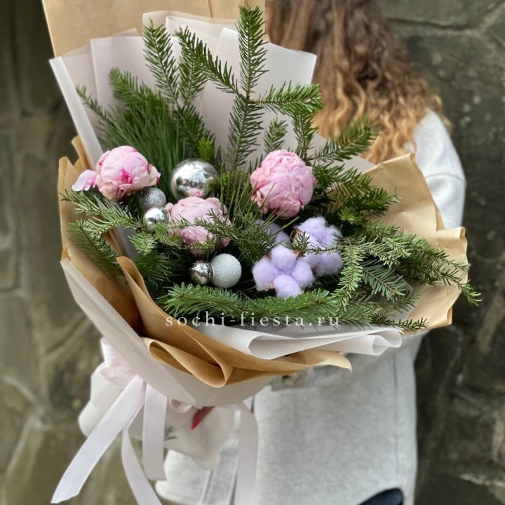 Новогодний букет с пионами  в Нальчике