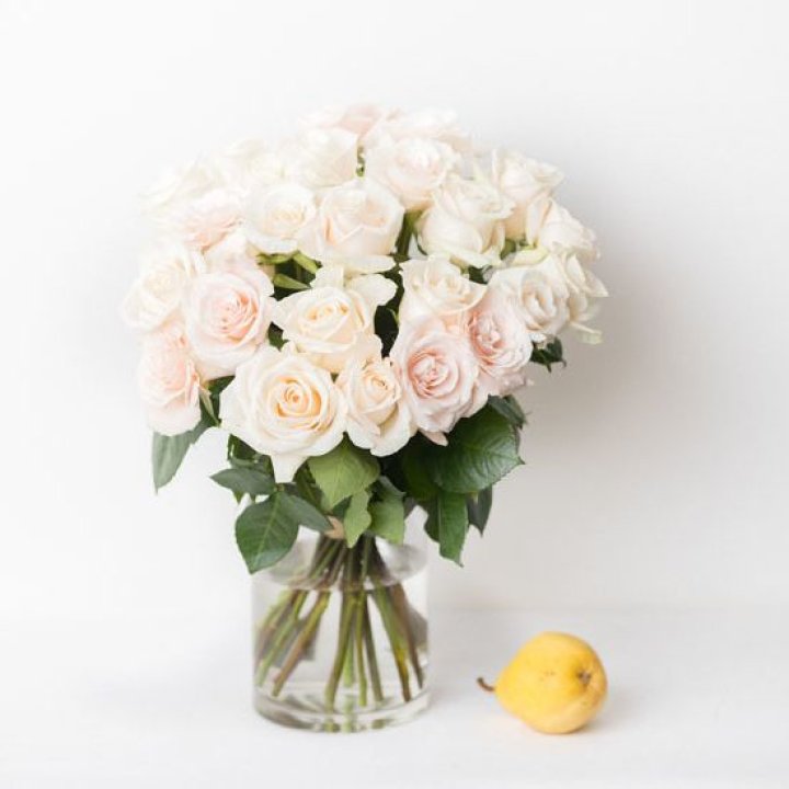 25 кремовых роз в Нальчике