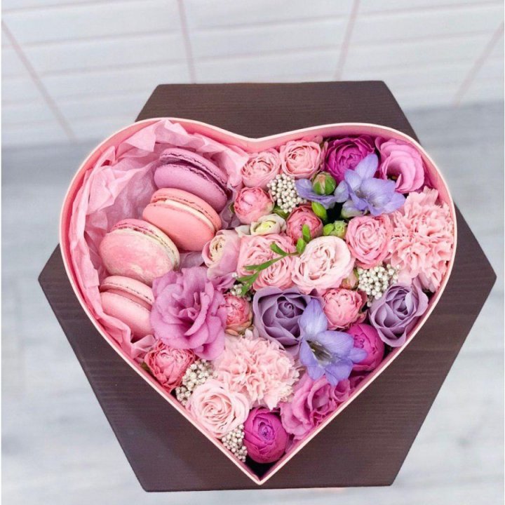 Бокс-сердце с макаронс  в Нальчике