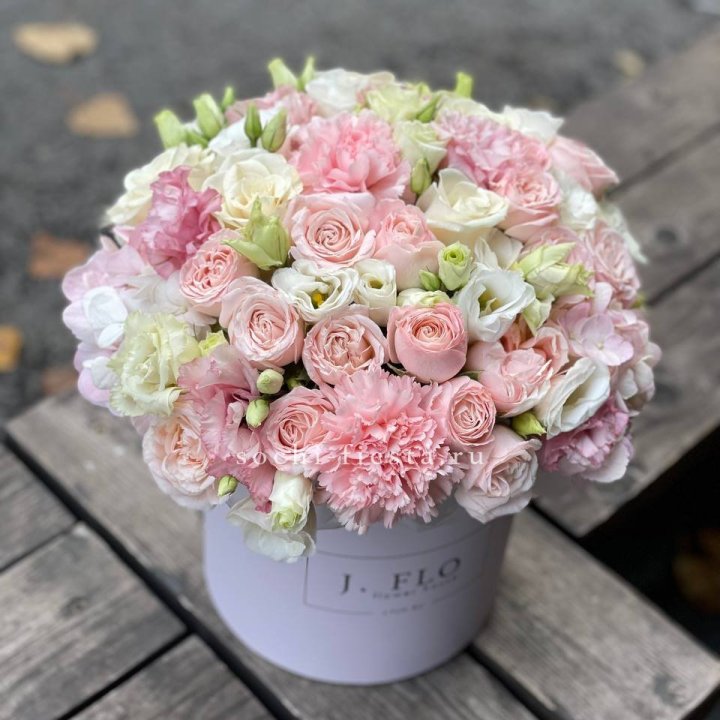 Цветочный бокс "Люксур" в Нальчике