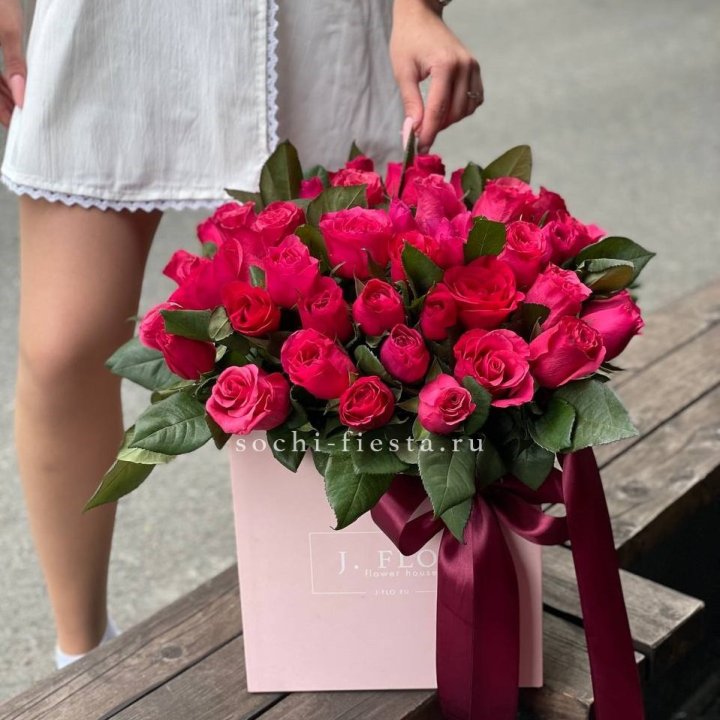 55 алых роз в кубе в Нальчике