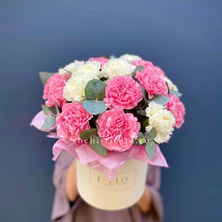 Диантусы в цилиндре в Нальчике