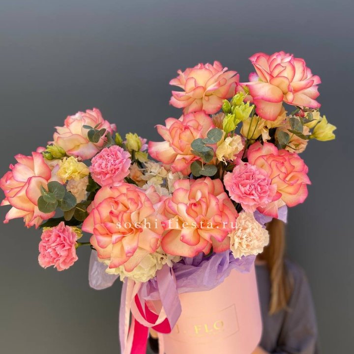 Бокс нежный с розами в Нальчике