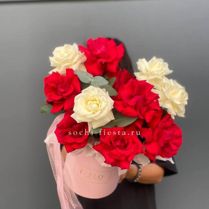 13 Французских роз в боксе в Нальчике