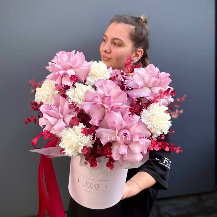 Бокс с французскими розами "Вела вита" в Нальчике