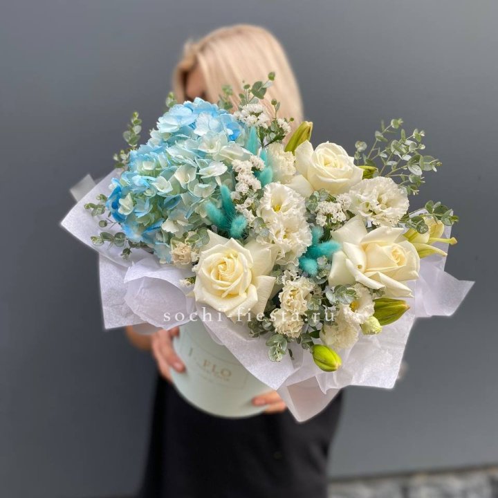 Цилиндр в голубых оттенках №1 в Нальчике