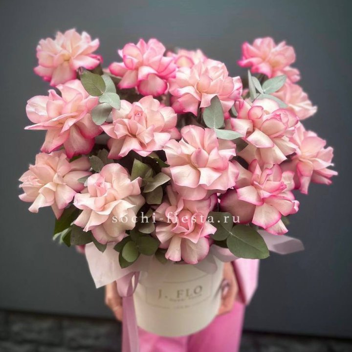 17 Французских  роз Венди в боксе в Нальчике