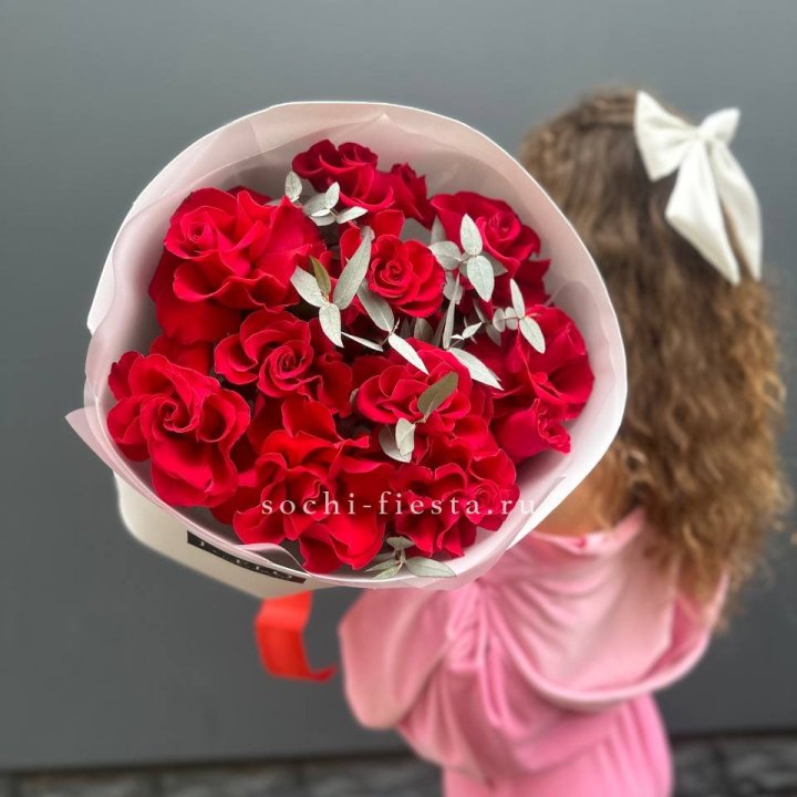 11 Красных французских роз в Нальчике