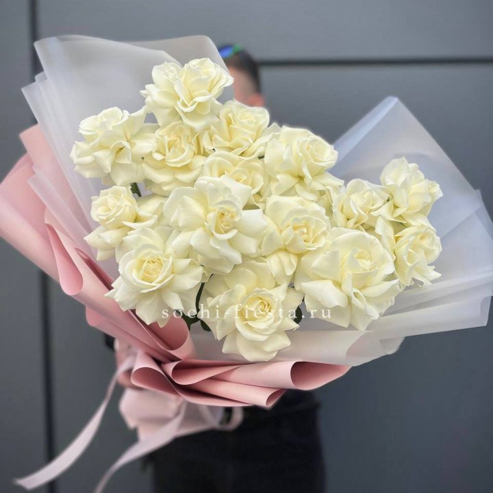 Букет из 15 французских роз Вайт дрим в Нальчике