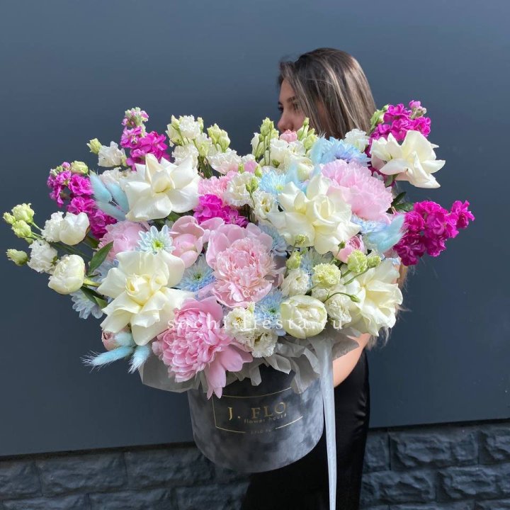 Дизайнерский цилиндр "Пионы гарден" в Нальчике