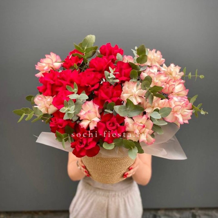 25 Французских роз в джутовом кашпо  в Нальчике