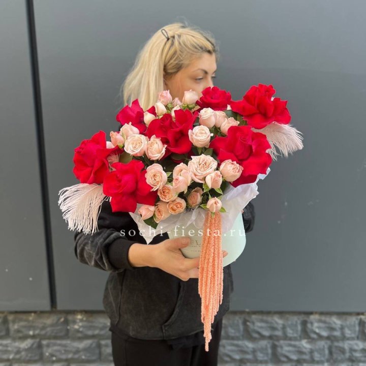 Бокс с нежными розами  в Нальчике